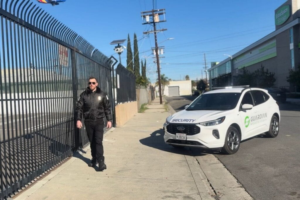 What is a hybrid security guard service